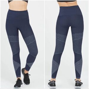 Spanx Look At Me Now Seamless Moto Leggings. Size Small.